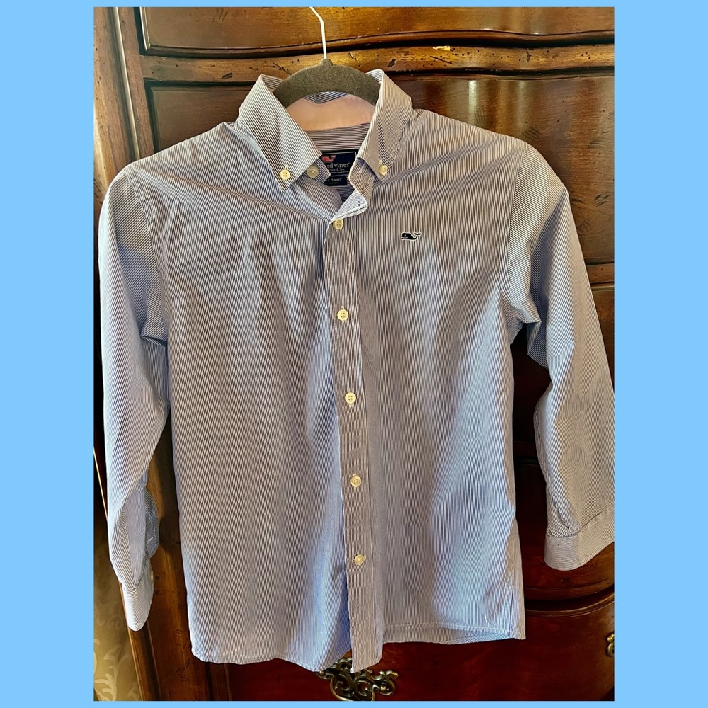 Boys Vineyard Vines shirt size small ( 8-10) .